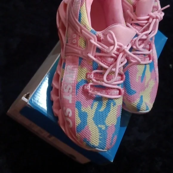 Woman's just so so running shoes - Picture 6 of 8